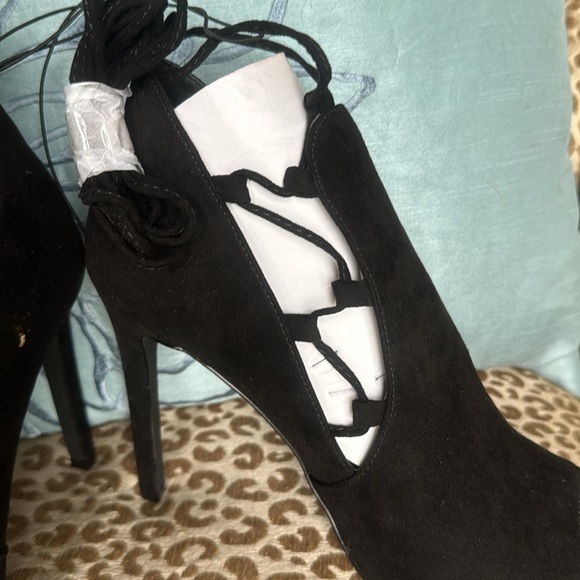 NWT/NIB Olivia Ferragamo “Anne” black faux suede lace up stiletto open toe heel - Picture 6 of 11